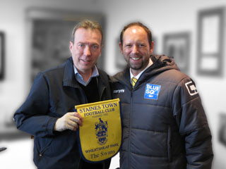 Mathew Boon with Göran Seger and the pennant, signed by father and son.